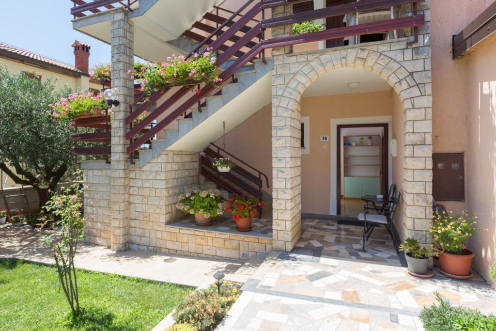 Apartments Orange 167 Новиград Екстериор снимка